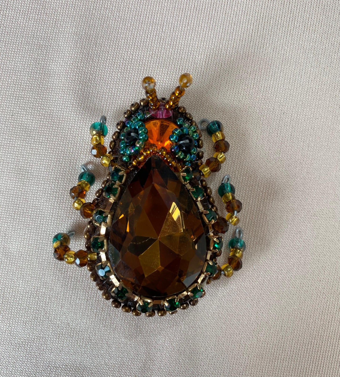 Broche De Escarabajos