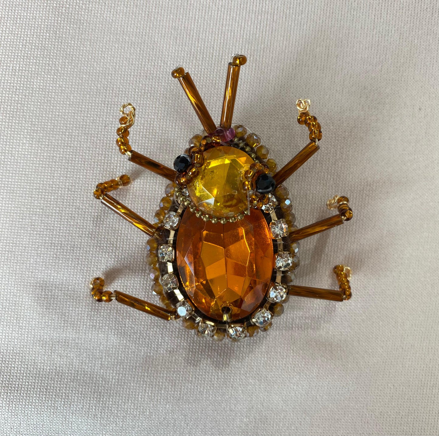 Broche De Escarabajos